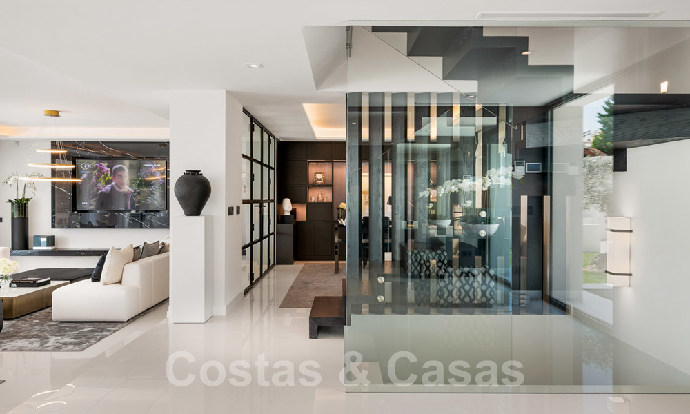 Espectacular villa de diseño moderno en venta, primera línea de golf en Nueva Andalucía, Marbella 27220