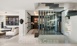 Espectacular villa de diseño moderno en venta, primera línea de golf en Nueva Andalucía, Marbella 27220 