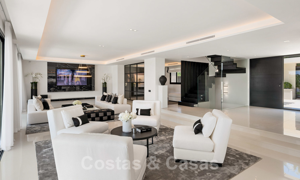 Espectacular villa de diseño moderno en venta, primera línea de golf en Nueva Andalucía, Marbella 27221
