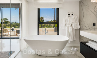 Espectacular villa de diseño moderno en venta, primera línea de golf en Nueva Andalucía, Marbella 27224 
