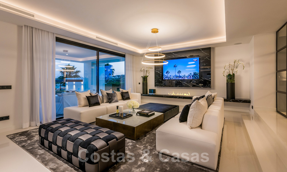 Espectacular villa de diseño moderno en venta, primera línea de golf en Nueva Andalucía, Marbella 27227