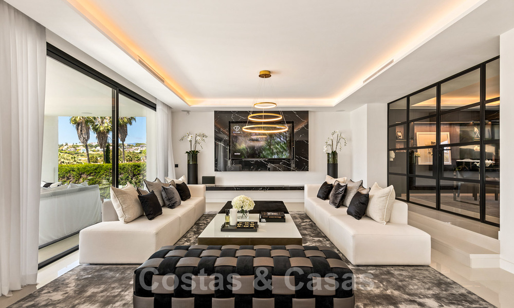 Espectacular villa de diseño moderno en venta, primera línea de golf en Nueva Andalucía, Marbella 27242