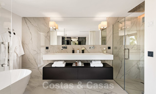 Espectacular villa de diseño moderno en venta, primera línea de golf en Nueva Andalucía, Marbella 27244 