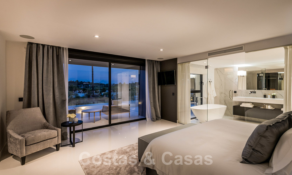 Espectacular villa de diseño moderno en venta, primera línea de golf en Nueva Andalucía, Marbella 27255