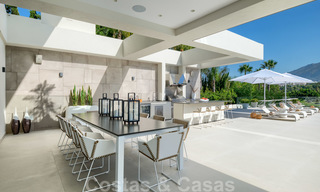 Exclusiva villa nueva y moderna en venta a un paso de Las Brisas golf en el Valle de Nueva Andalucía, Marbella 27431 