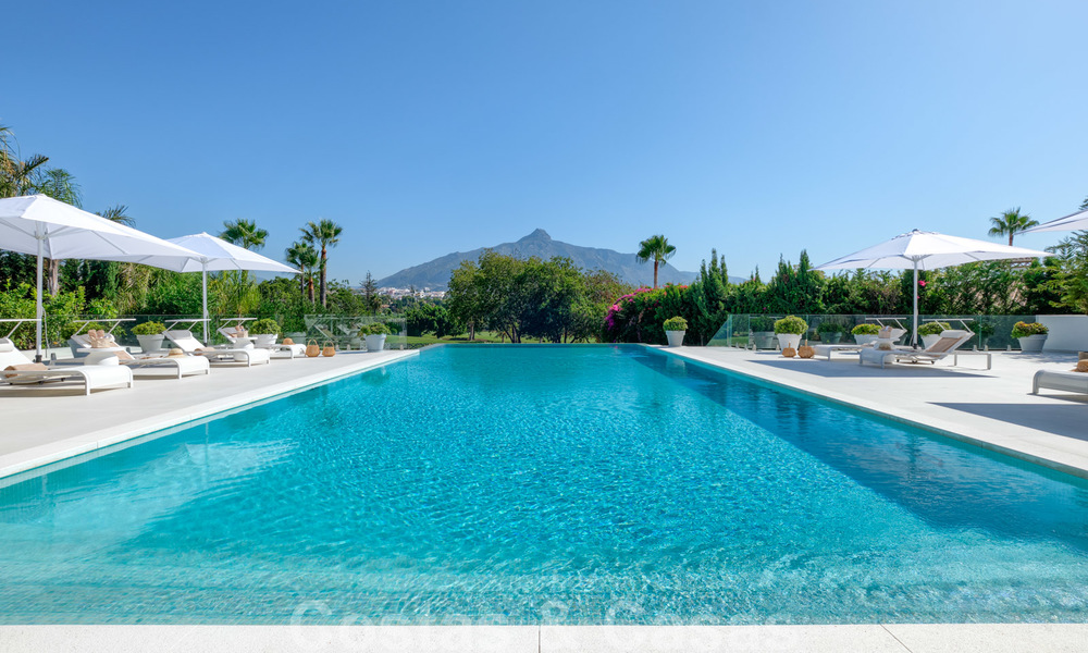 Exclusiva villa nueva y moderna en venta a un paso de Las Brisas golf en el Valle de Nueva Andalucía, Marbella 27432