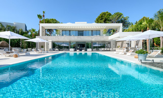 Exclusiva villa nueva y moderna en venta a un paso de Las Brisas golf en el Valle de Nueva Andalucía, Marbella 27435 