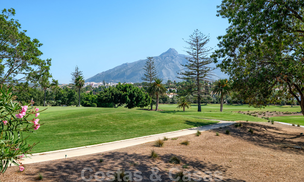 Exclusiva villa nueva y moderna en venta a un paso de Las Brisas golf en el Valle de Nueva Andalucía, Marbella 27437