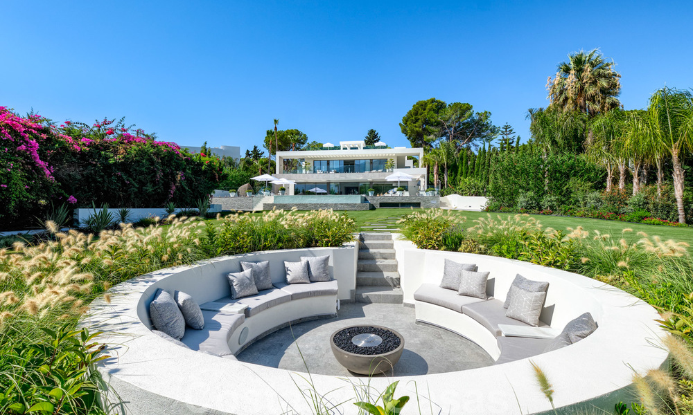 Exclusiva villa nueva y moderna en venta a un paso de Las Brisas golf en el Valle de Nueva Andalucía, Marbella 27438