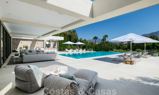 Exclusiva villa nueva y moderna en venta a un paso de Las Brisas golf en el Valle de Nueva Andalucía, Marbella 27439 