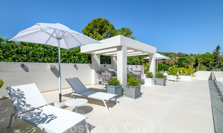 Exclusiva villa nueva y moderna en venta a un paso de Las Brisas golf en el Valle de Nueva Andalucía, Marbella 27444 