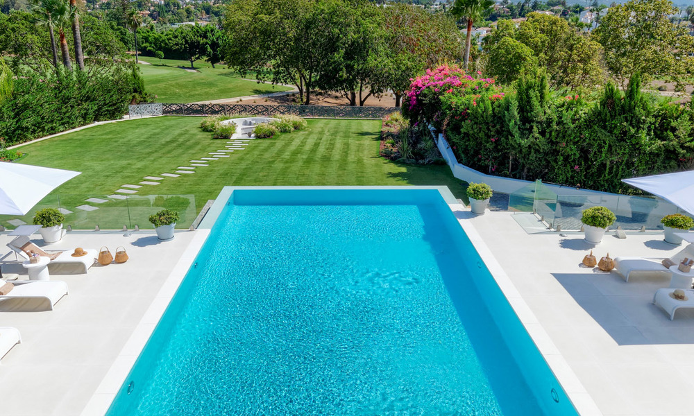 Exclusiva villa nueva y moderna en venta a un paso de Las Brisas golf en el Valle de Nueva Andalucía, Marbella 27446