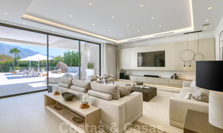 Exclusiva villa nueva y moderna en venta a un paso de Las Brisas golf en el Valle de Nueva Andalucía, Marbella 27447 