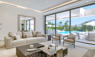Exclusiva villa nueva y moderna en venta a un paso de Las Brisas golf en el Valle de Nueva Andalucía, Marbella 27449 