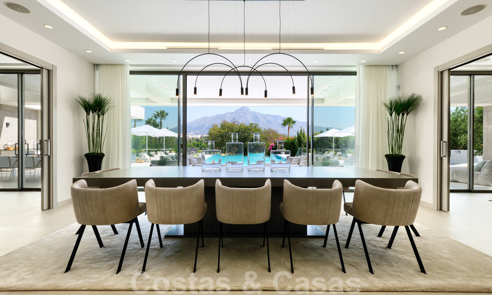 Exclusiva villa nueva y moderna en venta a un paso de Las Brisas golf en el Valle de Nueva Andalucía, Marbella 27452