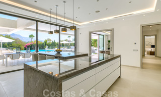 Exclusiva villa nueva y moderna en venta a un paso de Las Brisas golf en el Valle de Nueva Andalucía, Marbella 27455 