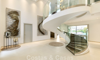 Exclusiva villa nueva y moderna en venta a un paso de Las Brisas golf en el Valle de Nueva Andalucía, Marbella 27457 