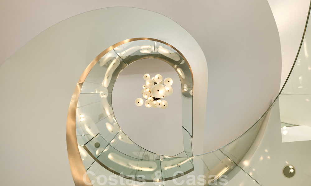 Exclusiva villa nueva y moderna en venta a un paso de Las Brisas golf en el Valle de Nueva Andalucía, Marbella 27458