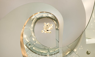 Exclusiva villa nueva y moderna en venta a un paso de Las Brisas golf en el Valle de Nueva Andalucía, Marbella 27458 