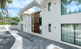 Exclusiva villa nueva y moderna en venta a un paso de Las Brisas golf en el Valle de Nueva Andalucía, Marbella 27461 