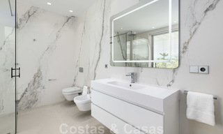 Exclusiva villa nueva y moderna en venta a un paso de Las Brisas golf en el Valle de Nueva Andalucía, Marbella 27468 