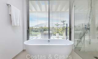 Exclusiva villa nueva y moderna en venta a un paso de Las Brisas golf en el Valle de Nueva Andalucía, Marbella 27469 