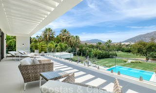 Exclusiva villa nueva y moderna en venta a un paso de Las Brisas golf en el Valle de Nueva Andalucía, Marbella 27470 