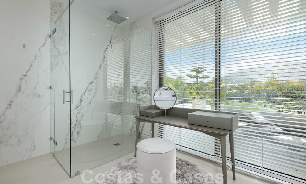 Exclusiva villa nueva y moderna en venta a un paso de Las Brisas golf en el Valle de Nueva Andalucía, Marbella 27472