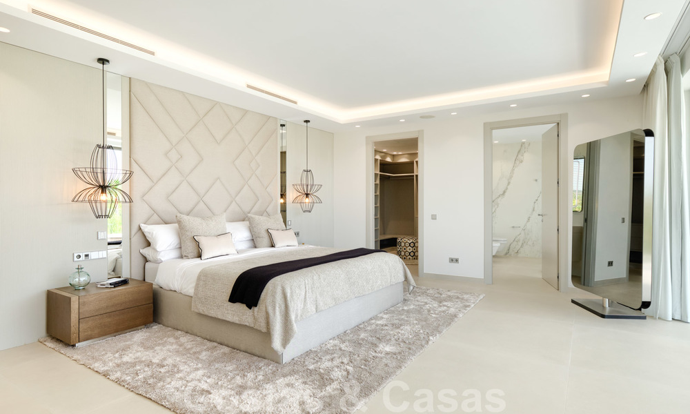 Exclusiva villa nueva y moderna en venta a un paso de Las Brisas golf en el Valle de Nueva Andalucía, Marbella 27473