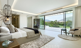 Exclusiva villa nueva y moderna en venta a un paso de Las Brisas golf en el Valle de Nueva Andalucía, Marbella 27475 
