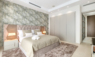 Exclusiva villa nueva y moderna en venta a un paso de Las Brisas golf en el Valle de Nueva Andalucía, Marbella 27477 