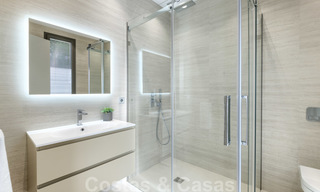 Exclusiva villa nueva y moderna en venta a un paso de Las Brisas golf en el Valle de Nueva Andalucía, Marbella 27478 