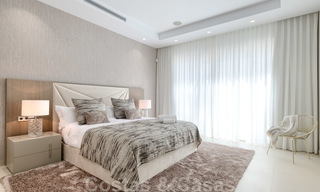 Exclusiva villa nueva y moderna en venta a un paso de Las Brisas golf en el Valle de Nueva Andalucía, Marbella 27479 