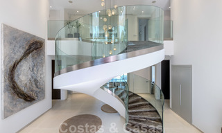 Exclusiva villa nueva y moderna en venta a un paso de Las Brisas golf en el Valle de Nueva Andalucía, Marbella 27482 