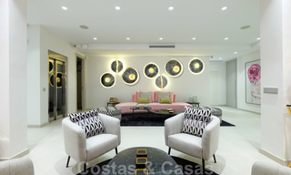 Exclusiva villa nueva y moderna en venta a un paso de Las Brisas golf en el Valle de Nueva Andalucía, Marbella 27493 