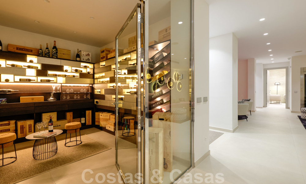 Exclusiva villa nueva y moderna en venta a un paso de Las Brisas golf en el Valle de Nueva Andalucía, Marbella 27495