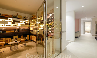 Exclusiva villa nueva y moderna en venta a un paso de Las Brisas golf en el Valle de Nueva Andalucía, Marbella 27495 