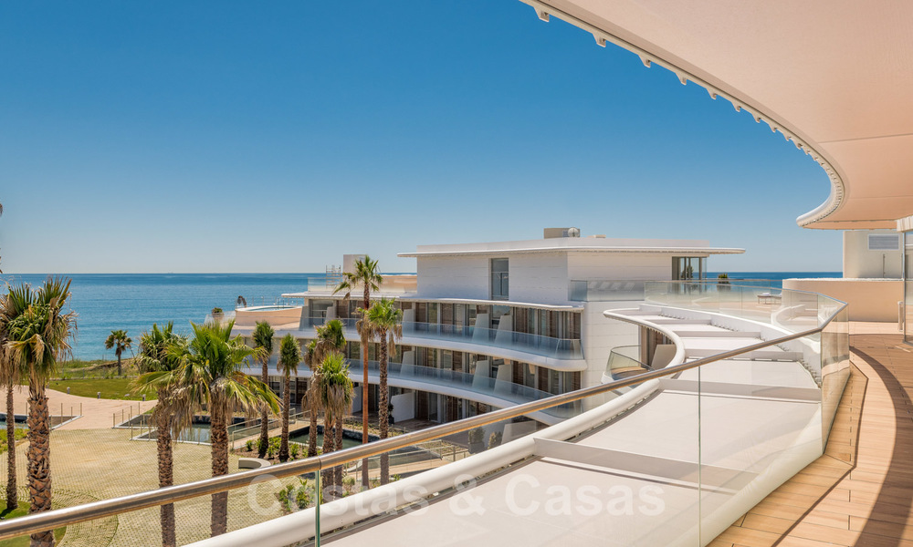 Promoción espectacular de áticos modernos en primera línea de playa en venta en Estepona, Costa del Sol. Listo para mudarse. ¡Promoción! 27785