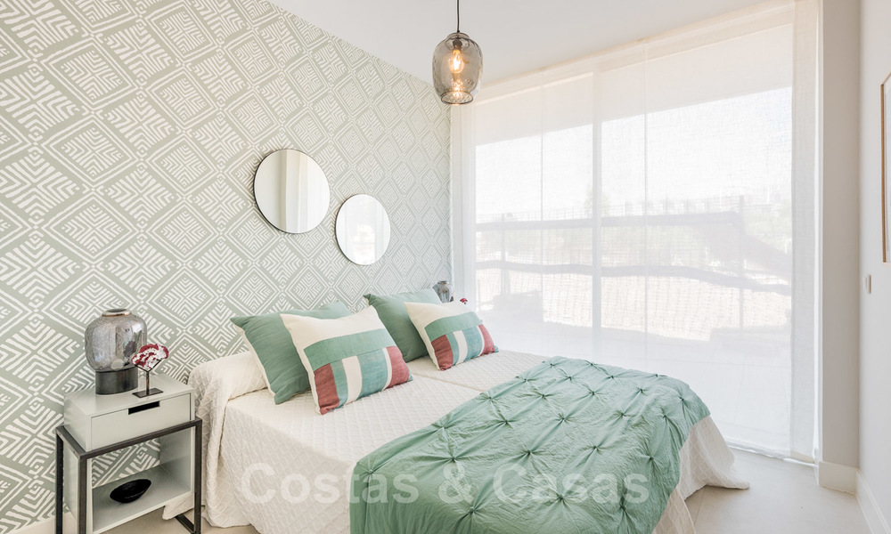 Promoción espectacular de apartamentos modernos en primera línea de playa en venta en Estepona, Costa del Sol. Listo para mudarse. 27839