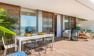 Promoción espectacular de apartamentos modernos en primera línea de playa en venta en Estepona, Costa del Sol. Listo para mudarse. 27843 