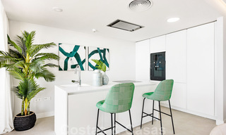 Promoción espectacular de apartamentos modernos en primera línea de playa en venta en Estepona, Costa del Sol. Listo para mudarse. 27845 