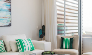 Promoción espectacular de apartamentos modernos en primera línea de playa en venta en Estepona, Costa del Sol. Listo para mudarse. 27851 