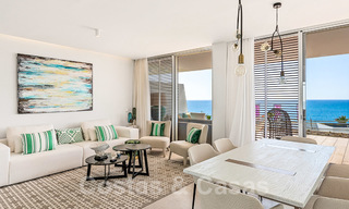 Promoción espectacular de apartamentos modernos en primera línea de playa en venta en Estepona, Costa del Sol. Listo para mudarse. 27855 