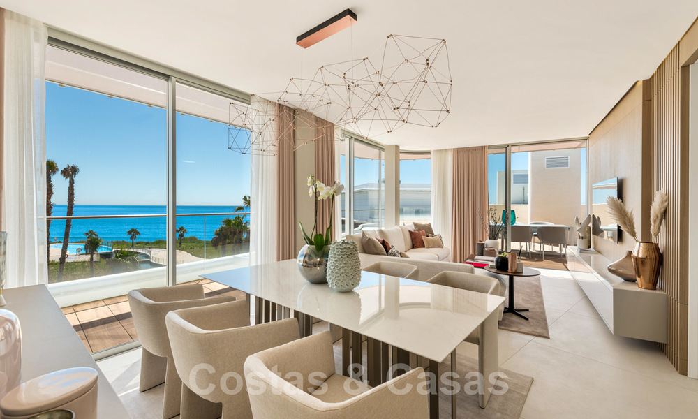 Promoción espectacular de apartamentos modernos en primera línea de playa en venta en Estepona, Costa del Sol. Listo para mudarse. 27868