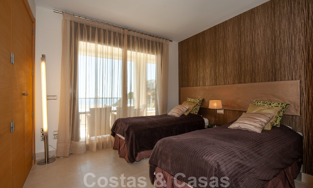 Se vende piso moderno y atemporal en Marbella con vista al mar 27971