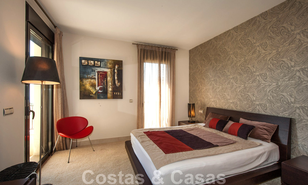 Se vende piso moderno y atemporal en Marbella con vista al mar 27991