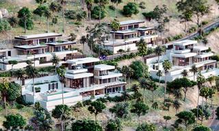 Proyectos de villas modernas llave en mano en venta, con espectaculares vistas al golf, al lago, a las montañas y el mar, en un complejo cerrado rodeado de naturaleza y golf en Benahavis - Marbella 27913 