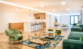 Moderna villa de lujo en venta lista para mudarse, en primera línea de playa en un exclusivo complejo en Estepona, Costa del Sol 28234 