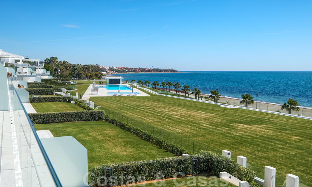 Reventa privada. Apartamento ultra lujoso y vanguardista frente a la playa en venta en un exclusivo complejo en la Nueva Milla de Oro, Estepona - Marbella 28687