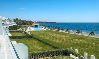 Reventa privada. Apartamento ultra lujoso y vanguardista frente a la playa en venta en un exclusivo complejo en la Nueva Milla de Oro, Estepona - Marbella 28687 